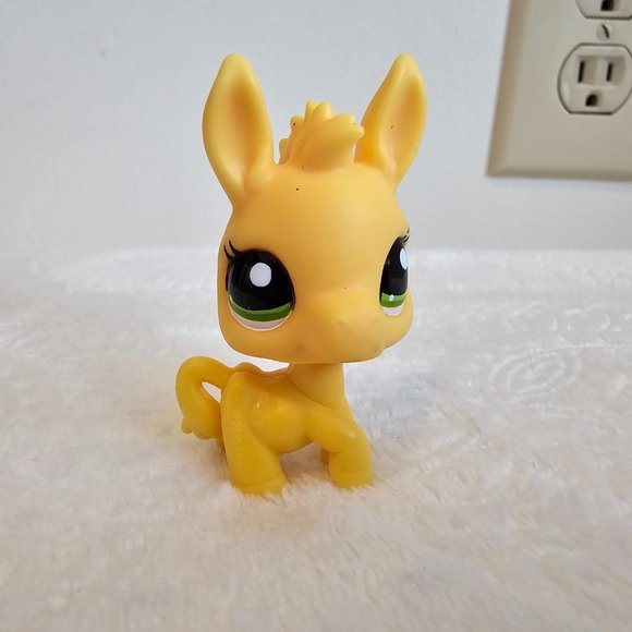 Hasbro Littlest Pet Shop #2588 Donkey Solid Yellow Green Wave 6 Blind Bag LPS - Picture 2 of 6